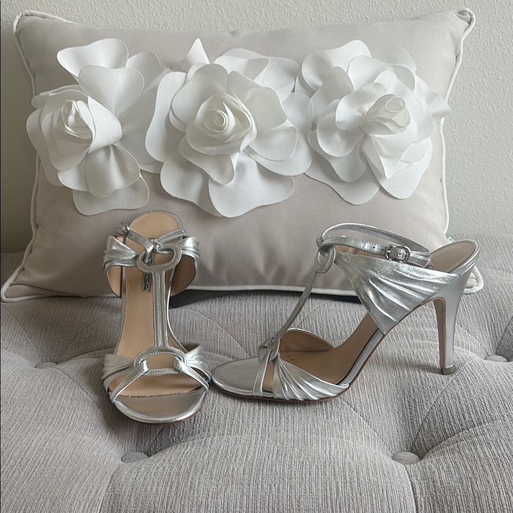 Via Spiga Elegant Silver Strappy Sandals